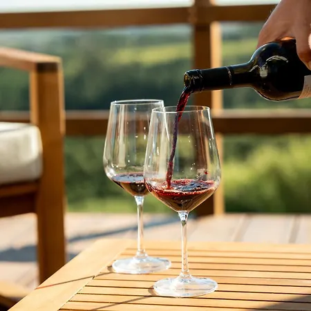 Eira Macas - *